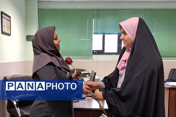 سنگ‌تمام دانش‌آموزان پیشتاز و خبرنگاران پانا برای فرهنگیان