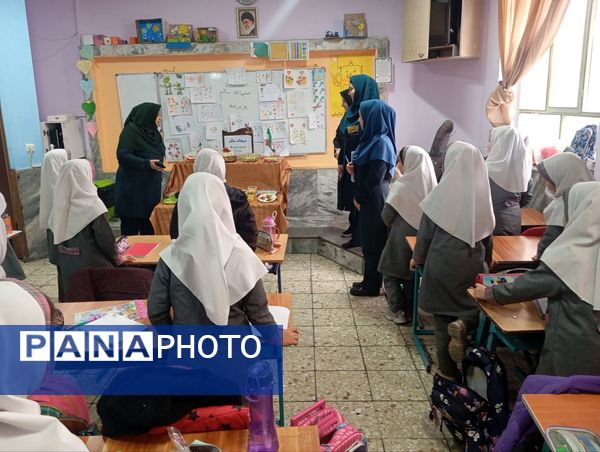 صبحانه سلامت با تم پرچم در دبستان نرجس 