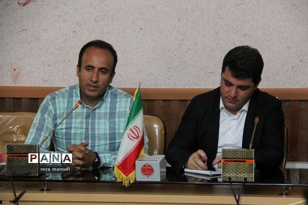 نشست خبری فرماندار سردشت با اصحاب  رسانه استان