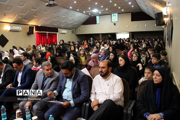 تجلیل از برگزیدگان مسابقات فرهنگی و هنری