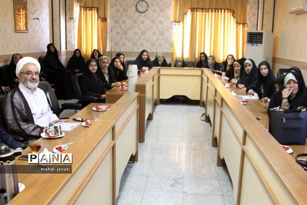 آیین تجلیل از پیشتازان دختر استان قم