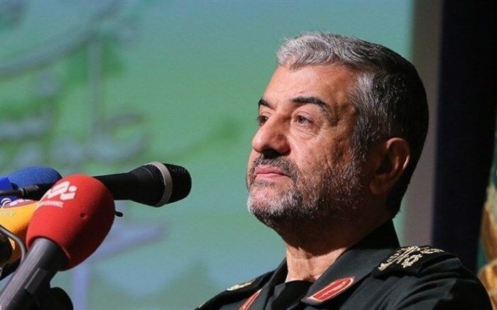 فرمانده سپاه: آن‌هایی که در ۲هزار کیلومتری  ایران پایگاه دارند، بدانند که موشک‌های سپاه دقت بالایی دارد