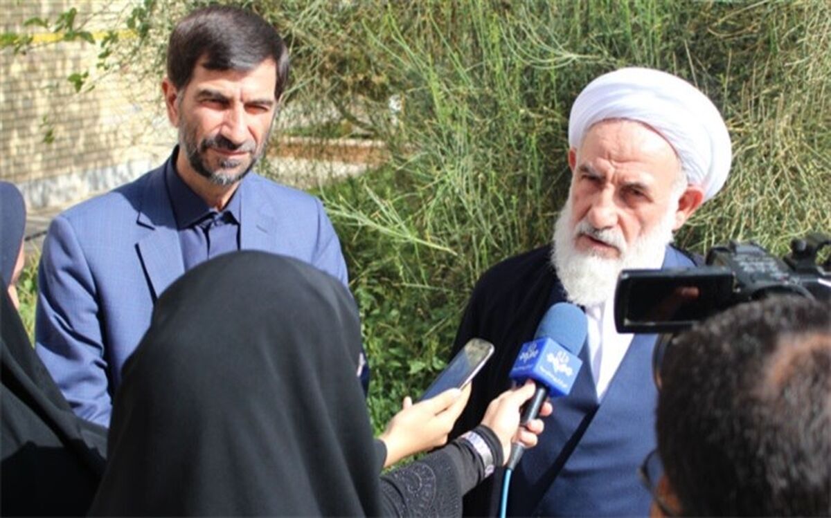 امام جمعه زاهدان: همکاری خانواده‌ها با آموزش و پرورش برای ریشه‌کنی بی‌سوادی ضروری است