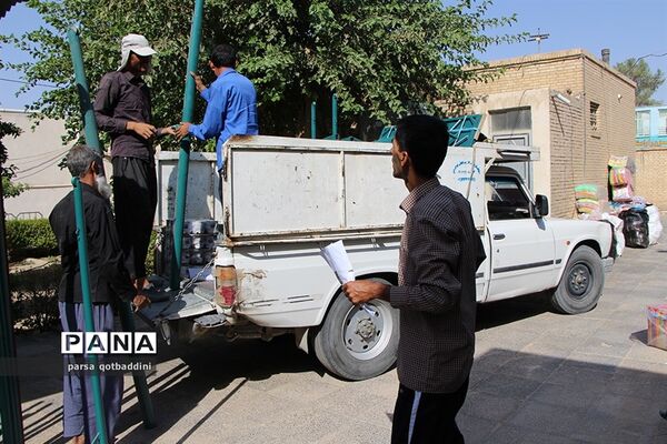 توزیع لوازم ورزشی در بین مدارس استان یزد