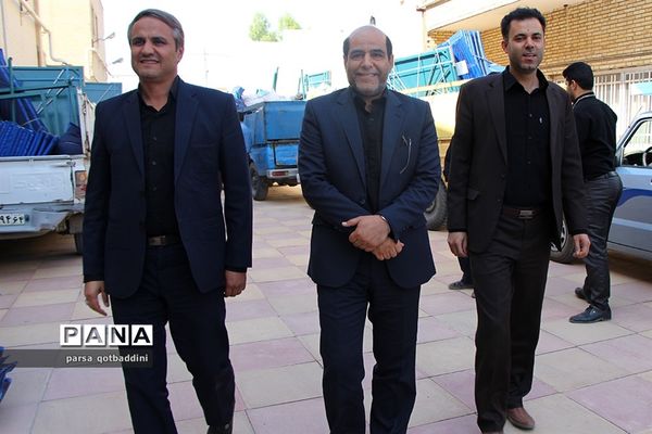 توزیع لوازم ورزشی در بین مدارس استان یزد