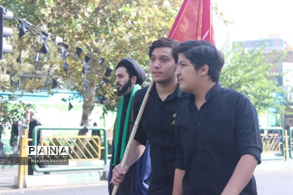 وداع باشکوه عزاداران حسینی با پیکر مطهر شهیدان هشت سال دفاع مقدس