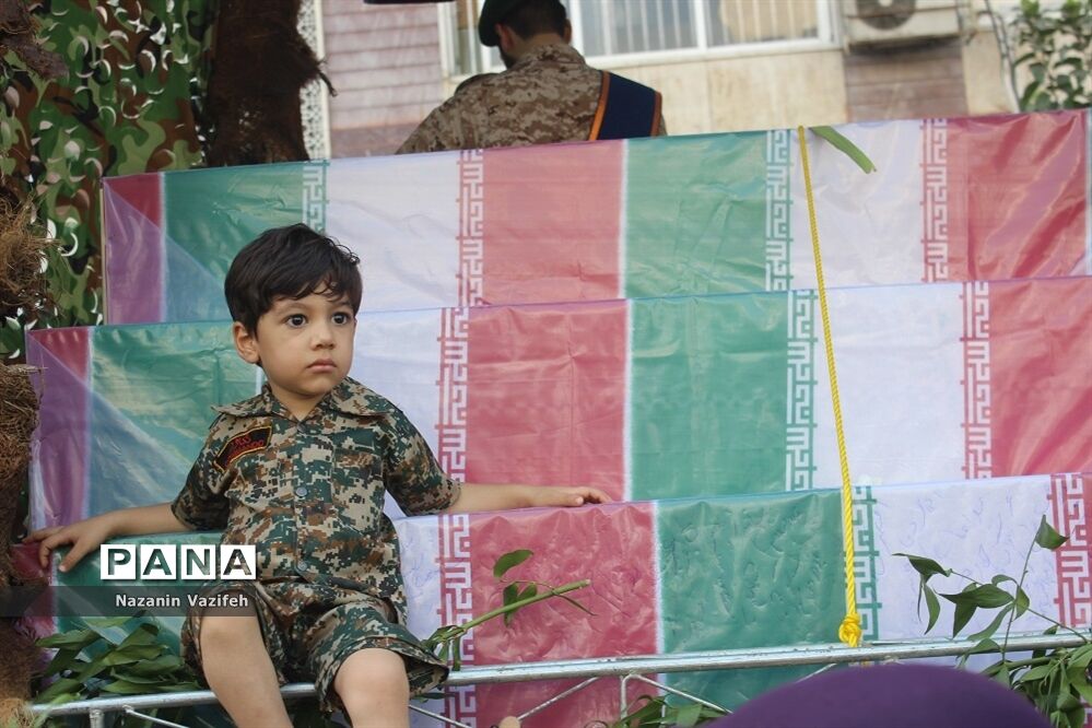 وداع باشکوه عزاداران حسینی با پیکر مطهر شهیدان هشت سال دفاع مقدس