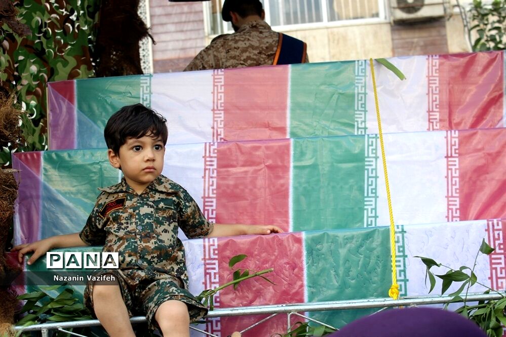 وداع باشکوه عزاداران حسینی با پیکر مطهر شهیدان هشت سال دفاع مقدس