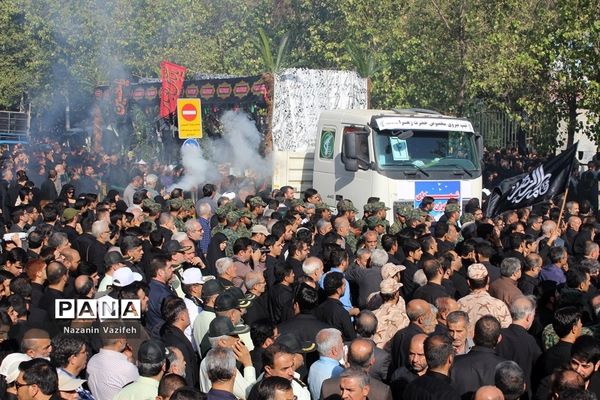 وداع باشکوه عزاداران حسینی با پیکر مطهر شهیدان هشت سال دفاع مقدس