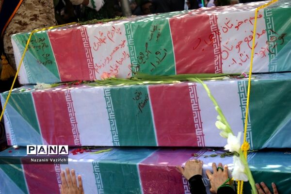 وداع باشکوه عزاداران حسینی با پیکر مطهر شهیدان هشت سال دفاع مقدس
