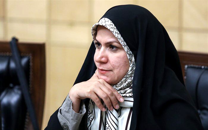 عضو فراکسیون زنان مجلس: خروج بانوان از کشور بدون اذن همسر جایز شناخته شود