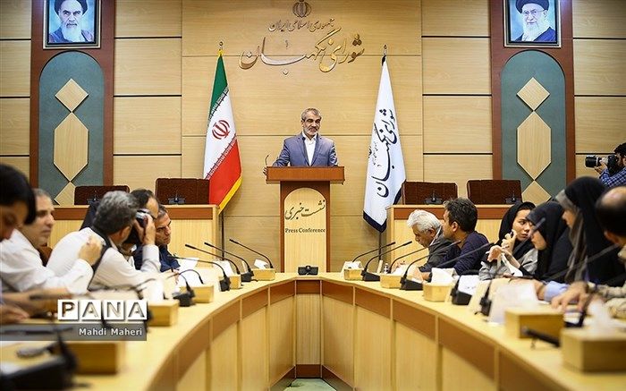 پاسخ کدخدایی به نطق سلحشوری: اگر کسی خودش را شایسته نمی‌داند، کنار برود