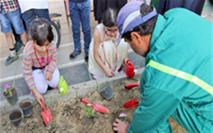 در دومین جشنواره هر کودک یک باغبان کودکان همدانی همیار فضای سبز شدند