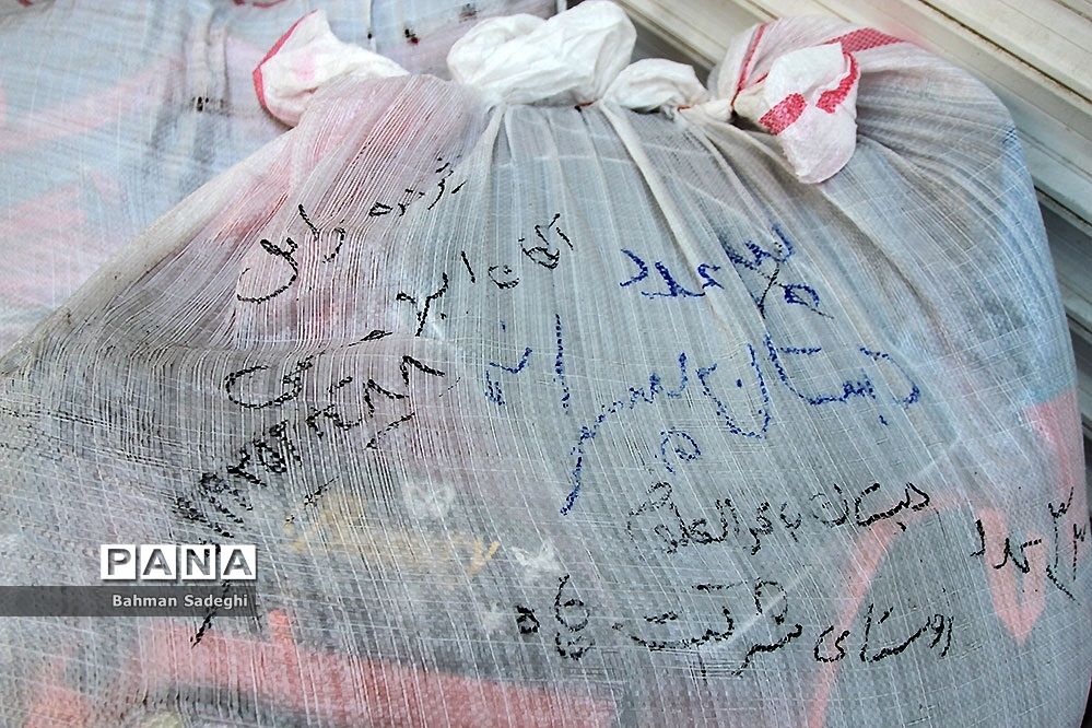 اهدای هدایای جمعیت طلوع بی نشان‌ها به دانش‌آموزان مناطق مرزی ایران