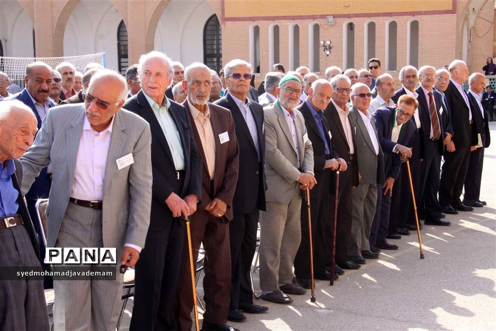 صبحگاه دانش آموختگان دبیرستان ماندگار ایرانشهر از نگاه تصویر