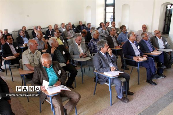 صبحگاه دانش آموختگان دبیرستان ماندگار ایرانشهر از نگاه تصویر