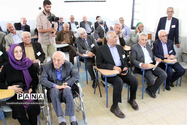 صبحگاه دانش آموختگان دبیرستان ماندگار ایرانشهر از نگاه تصویر