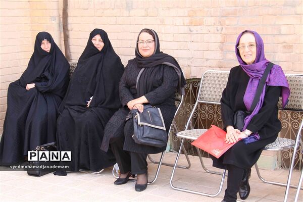 صبحگاه دانش آموختگان دبیرستان ماندگار ایرانشهر از نگاه تصویر