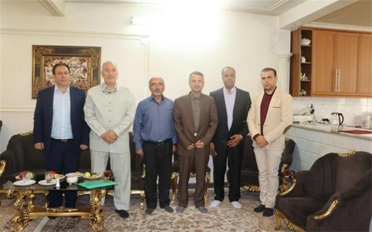دیدار جمعی از کارکنان مدیریت آموزش و پرورش ناحیه یک شهرری با یکی از  ایثارگران دفاع مقدس