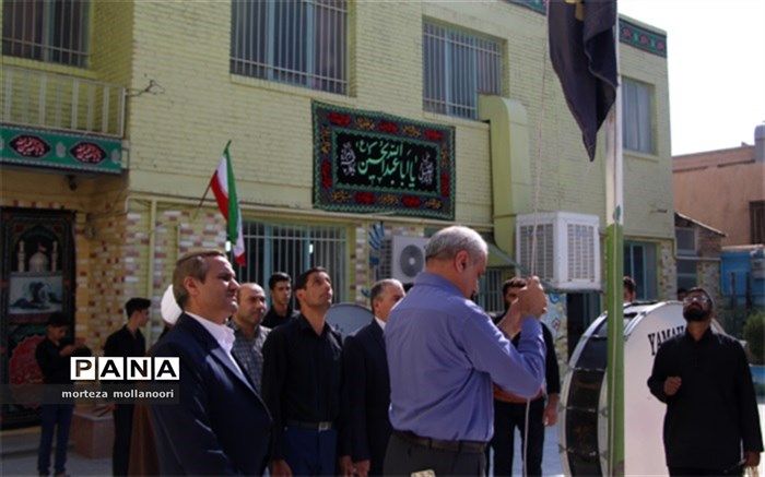 مراسم برافراشتن پرچم عزاداری امام حسین (ع) در یزد