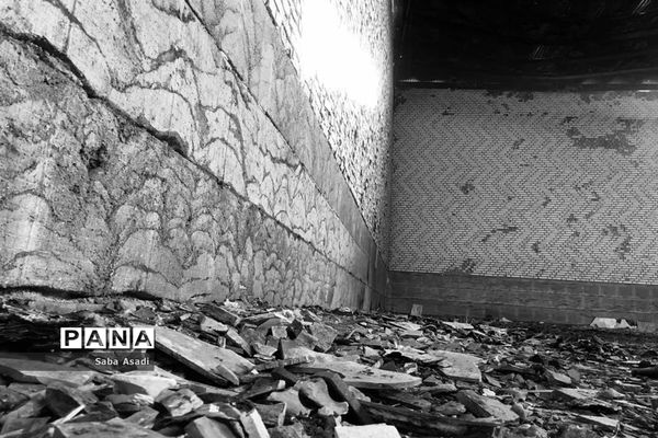 گله دار و سالن ورزشی سوخته