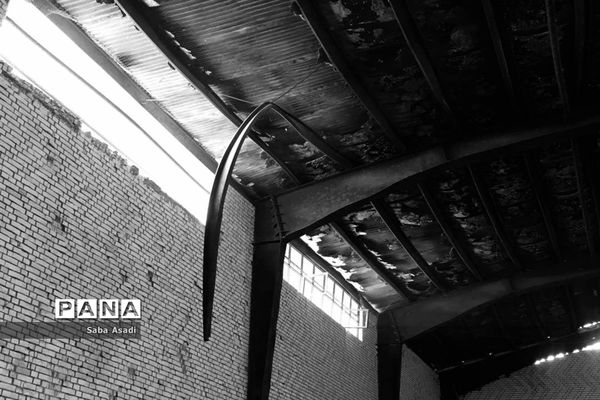 گله دار و سالن ورزشی سوخته