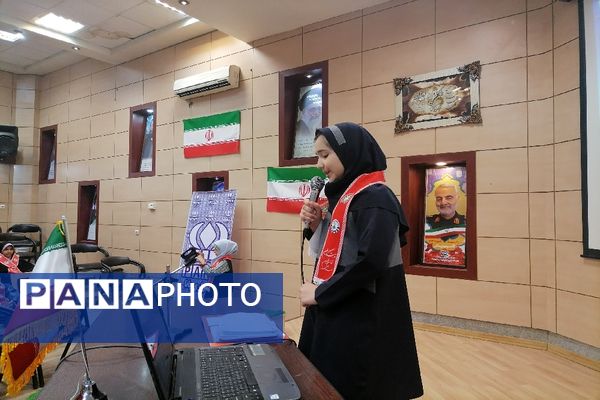 تقدیر از دانش‌آموز خبرنگاران فعال ناحیه 2 مشهد