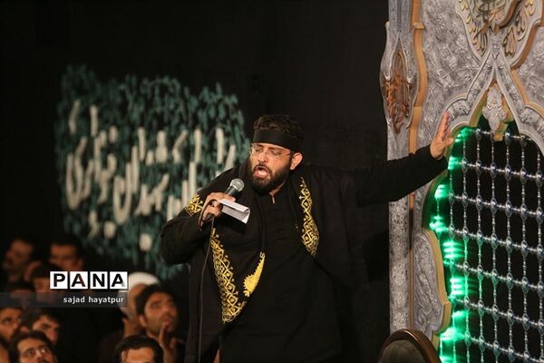 این حسین کیست که عالم همه دیوانه اوست ...