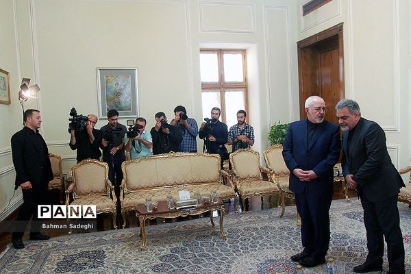 تقدیم استوارنامه سفرای جدید به ظریف