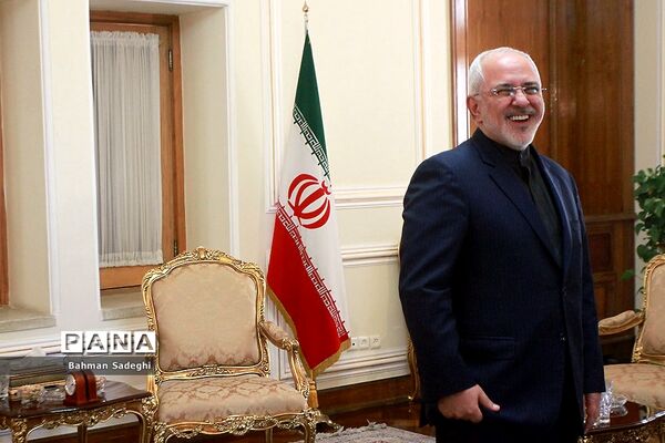 تقدیم استوارنامه سفرای جدید به ظریف