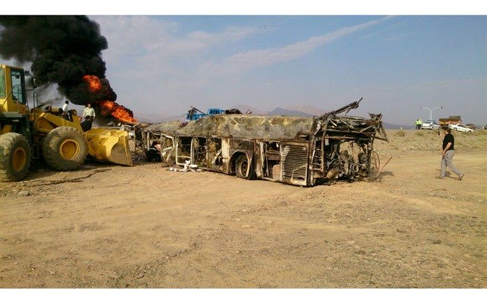 19 کشته و 25 مصدوم در برخورد اتوبوس با تانکر سوخت