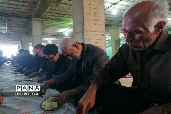 پخش نذری در هیئت صاحب الزمانی خوسف