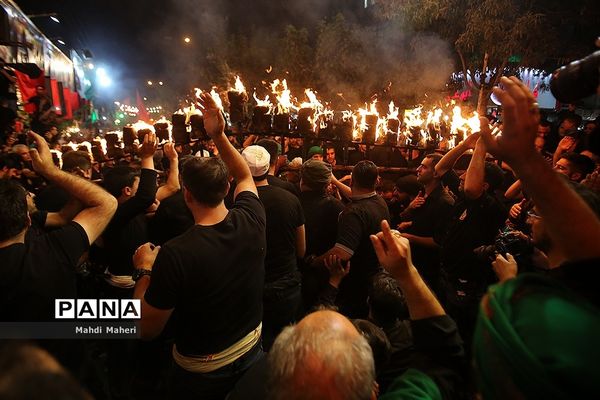 آیین مشعل‌گردانی در دولت‌آباد تهران