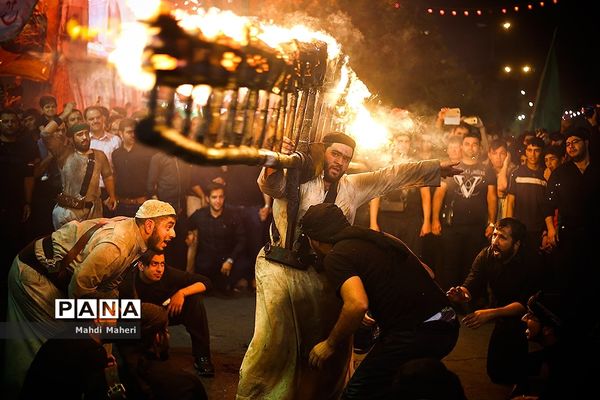 آیین مشعل‌گردانی در دولت‌آباد تهران