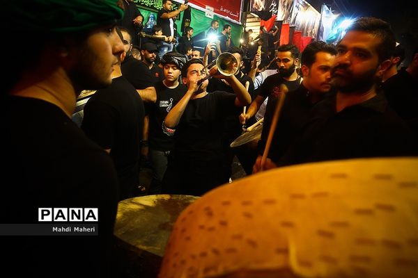 آیین مشعل‌گردانی در دولت‌آباد تهران