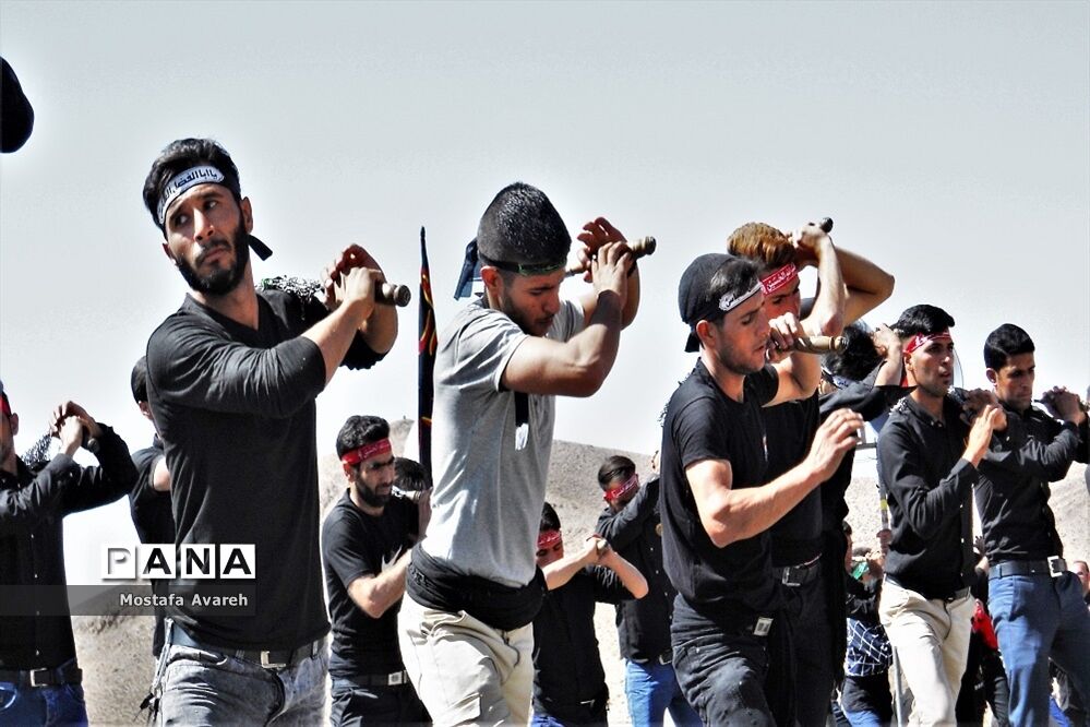 مراسم عزاداری روز تاسوعا حسینی در روستای براندود از توابع شهرستان درمیان