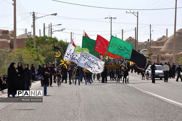 حضور دسته‌های سینه زنی برسر مزار شهید قهرمان شهرستان خوسف  خراسان جنوبی