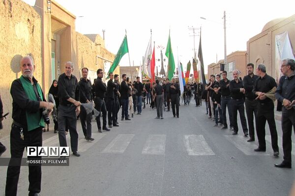 حرکت عزاداران حسینی شهرستان خوسف در ظهر تاسوعا