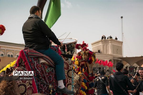 تاسوعای حسینی و حرکت دسته های عزادار به سمت حرم حضرت فاطمه معصومه (س)