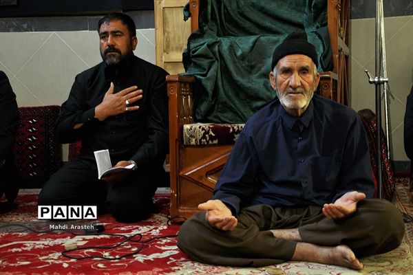 برگزاری زیارت عاشورا درروز عاشورا توسط عزاداران حضرت اباعبدالله