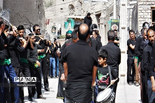 مراسم عزاداری روز عاشورای حسینی در روستای براندود شهرستان درمیان