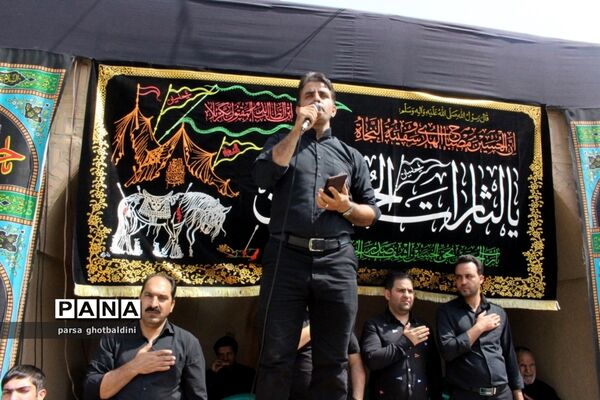 سینه زنی و زنجیر زنی در مزار شهدای شهرستان بهاباد