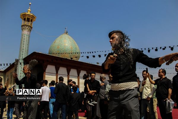 نماز ظهر عاشورا در حرم شاهچراغ(ع)