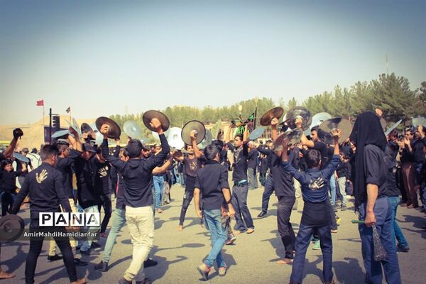 برگزار نمازظهرعاشورا و عزاداری در قتلگاه