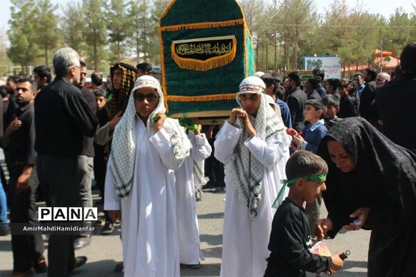 برگزار نمازظهرعاشورا و عزاداری در قتلگاه