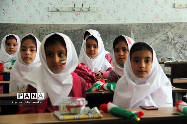 آیین نمادین نواختن  زنگ شکوفه‌ها در ارومیه