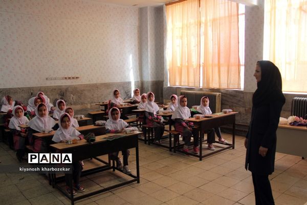 آیین نمادین نواختن  زنگ شکوفه‌ها در ارومیه