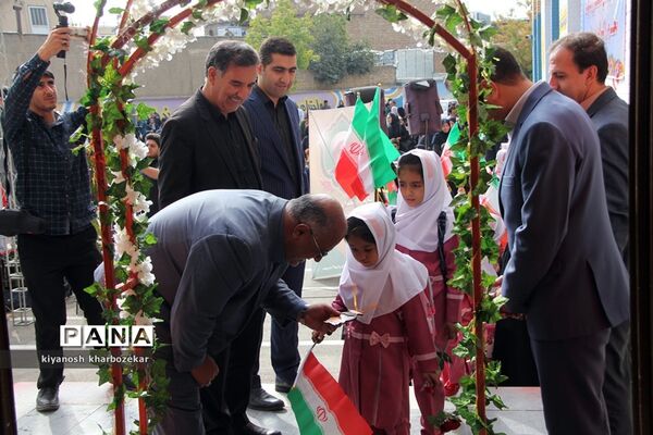 آیین نمادین نواختن  زنگ شکوفه‌ها در ارومیه