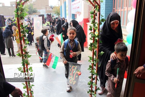 آیین نمادین نواختن  زنگ شکوفه‌ها در ارومیه