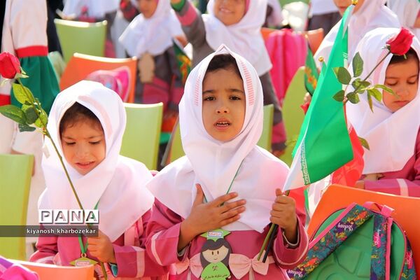 آیین نمادین نواختن  زنگ شکوفه‌ها در ارومیه